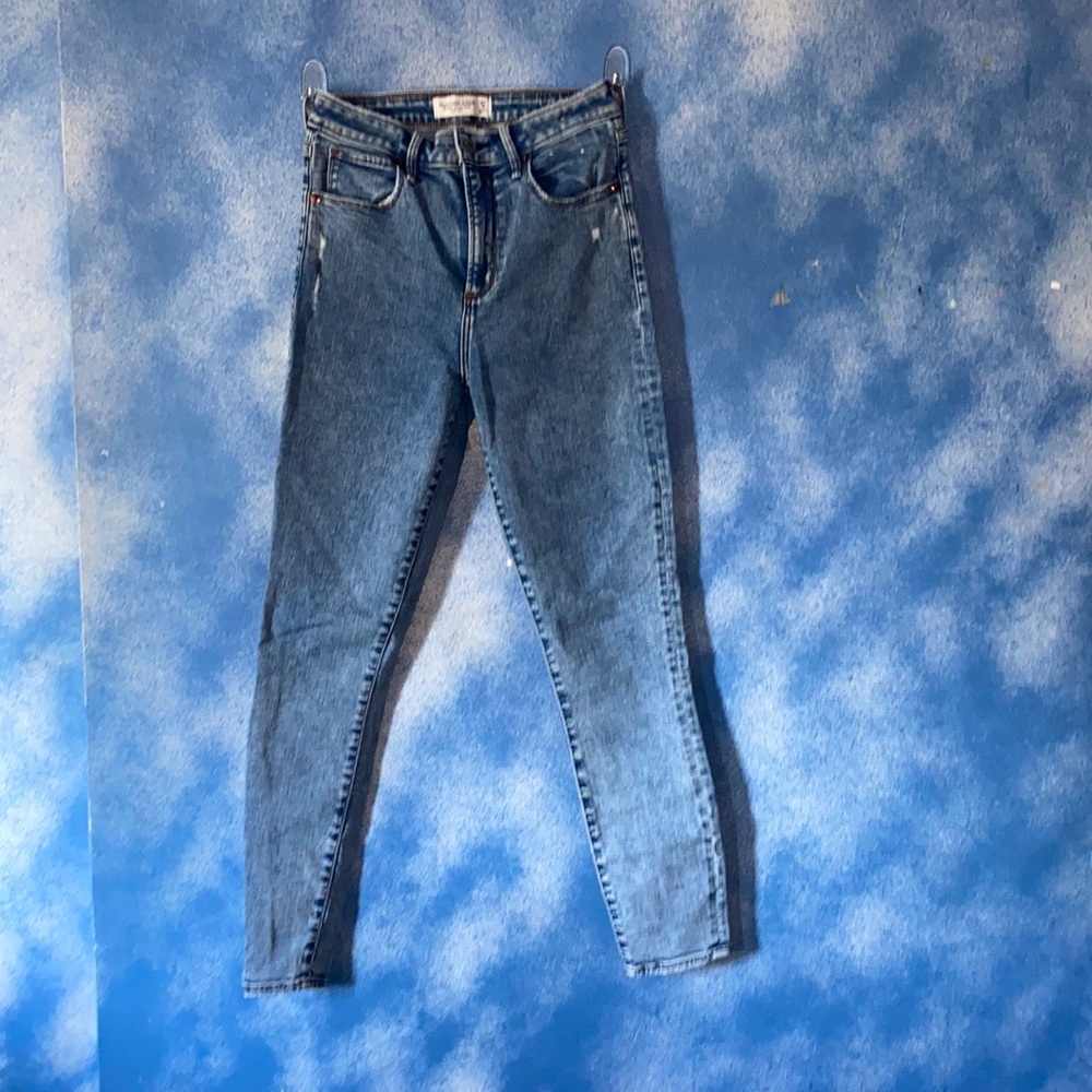 Acid wash ankle jeans